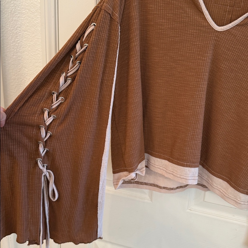 #71 POL Contrasting Color
Block Ribbed Top with Lace up Sleeve - Picture 6 of 9